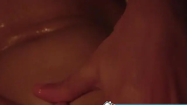 Pussies are played while Mayara and Scarlett Taylor suck his dick in a threesome