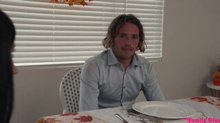 Thanksgiving step fucking (Jessie Saint, Katie Kush)