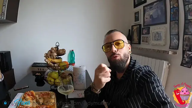 Chi è lei ? ( Seno Grande Naturale )